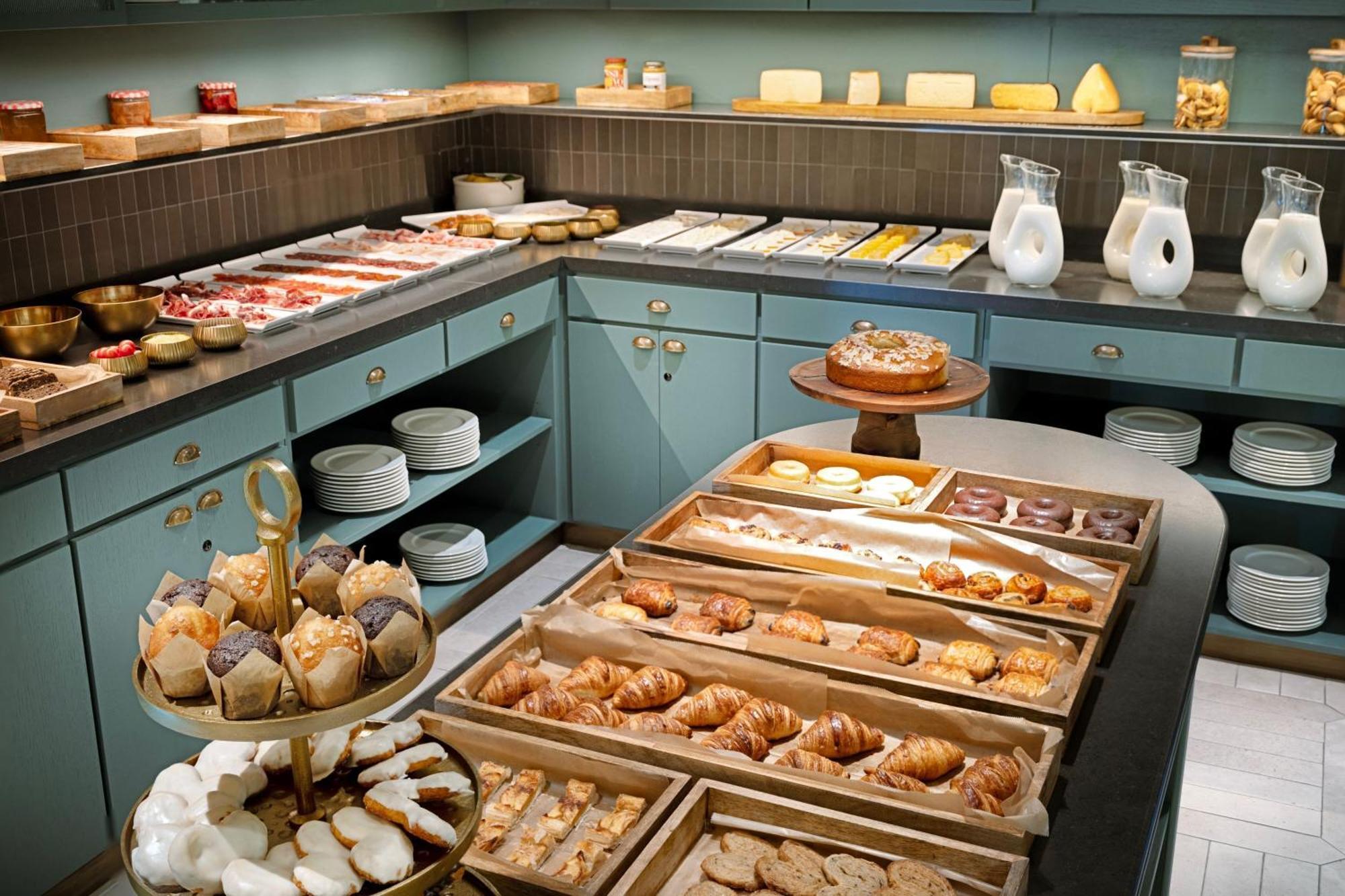The Westin Madrid Cuzco Hotel Екстериор снимка